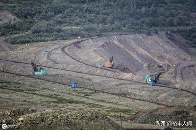 資源枯竭的&ldquo;亞洲最大礦坑&rdquo;,曾是&ldquo;搖錢樹&rdquo;,如今變成深溝險(xiǎn)壑