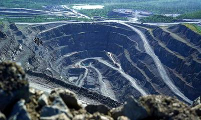 到處是黃金的城市:開(kāi)采15年21萬(wàn)人死亡,如今一年工作70天